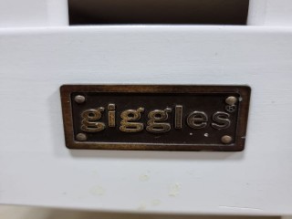 سرير اطفال من giggles..