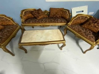 طقم كراسي ل اربع اشخاص وطاولة
