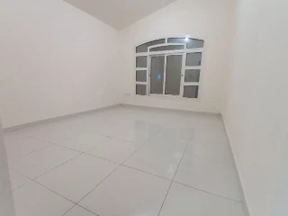 شقة غرفة وصالة للإيجار في مدينة خليفة أ 