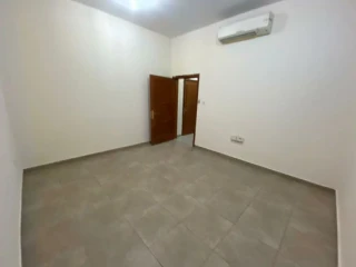 للإيجار شقة غرفة وصالة في مدينة خليفة أ 