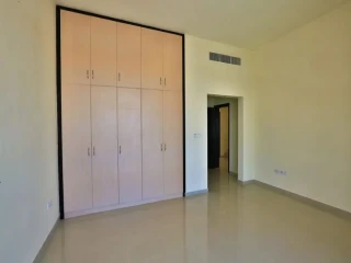 فلل للإيجار داخل مجمع سكني /أبوظبي