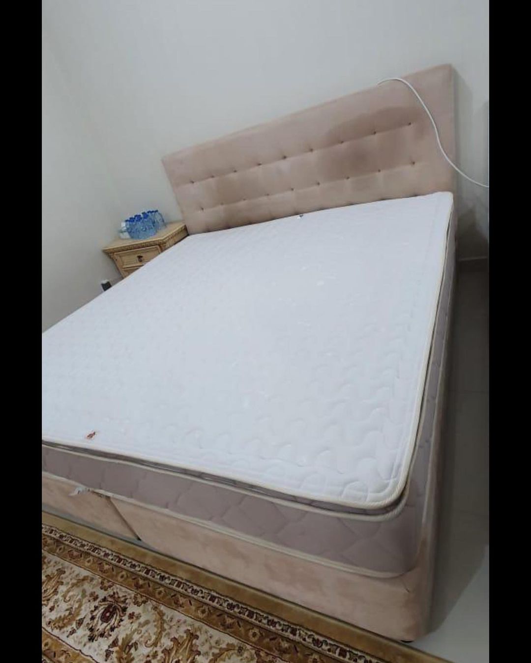 سرير مع المرتبه