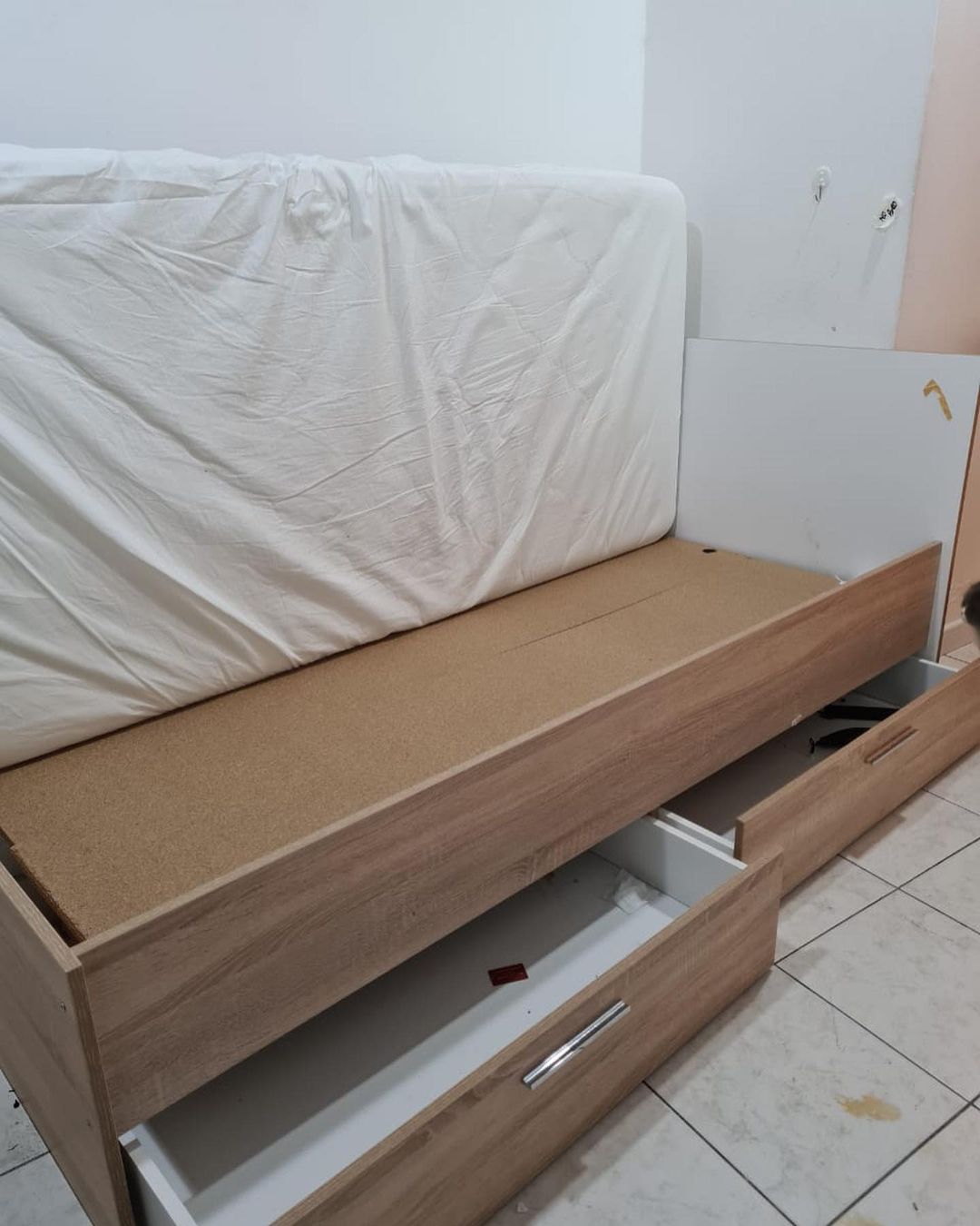 سرير فردي قياس 90x200 مع ادراج تخزين