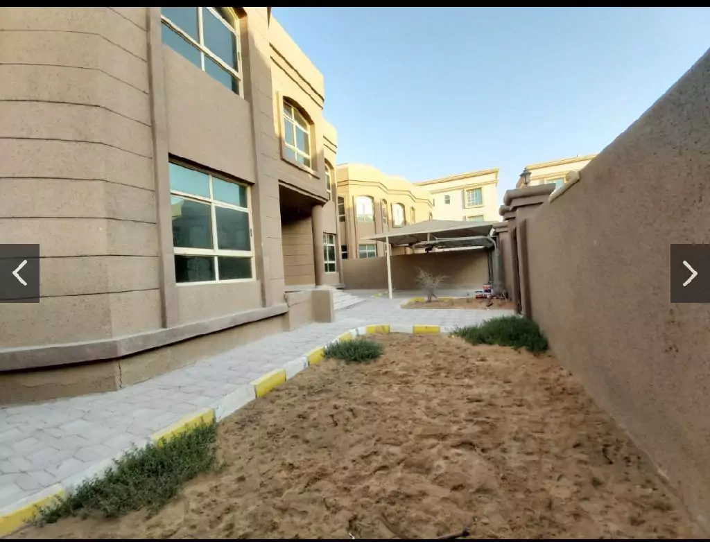 للإيجار فيلا بحوش خاص مدينة خليفة أ