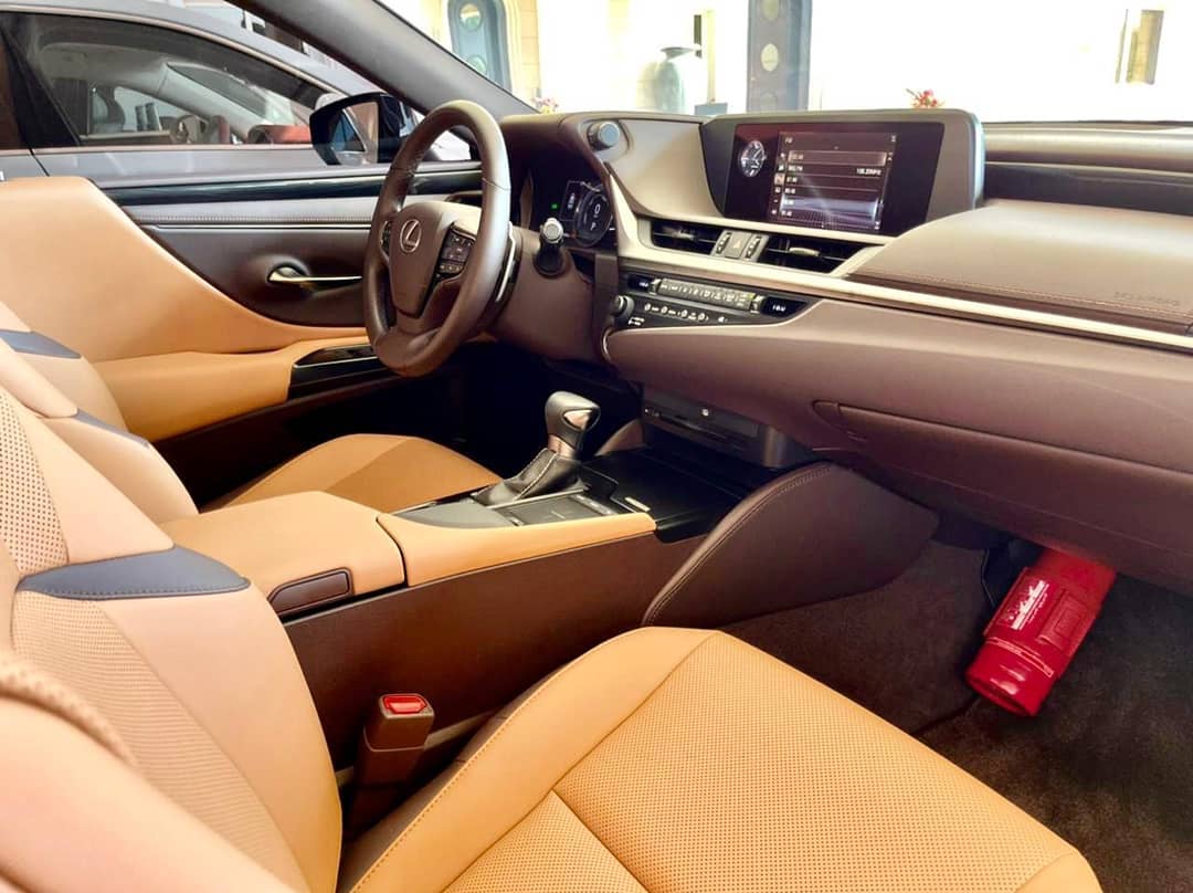 2020 Lexus ES300 Full options Like brand new