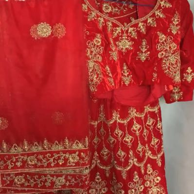 عاجل عاجل / فستان هندي عروس للبيع نظيف 