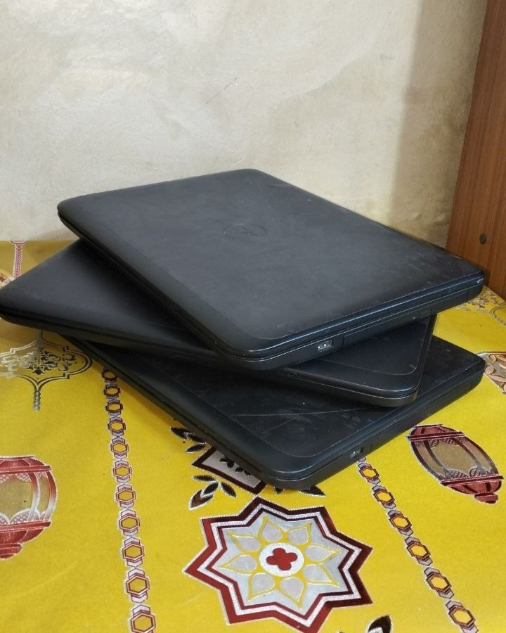   5 Laptops Bundle for Sale (Repair / Parts) + Accessories