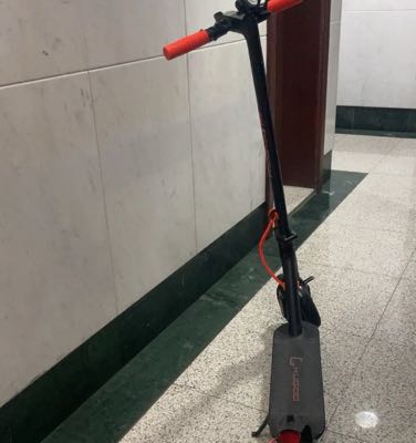 سكوتر كهربائي kugoo pro 6 نظيف و جديد و ينصح فيه كل الاعمار