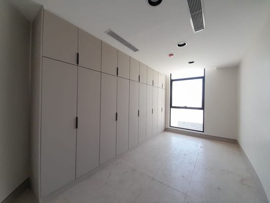 ip للايجار مدينة الرياض الفيلا على زاوية حجر من الخارج وتكييف مركزي وتشطيب vip