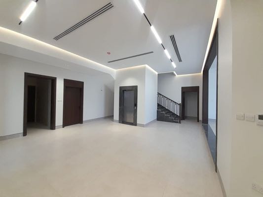 ip للايجار مدينة الرياض الفيلا على زاوية حجر من الخارج وتكييف مركزي وتشطيب vip
